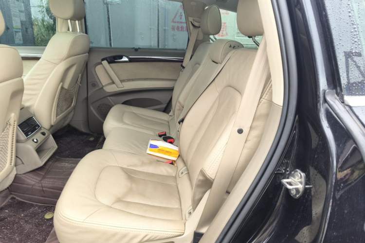 Used Audi Q7 2011 3.0 TFSI Ambition (200kW) Left Rear Seat