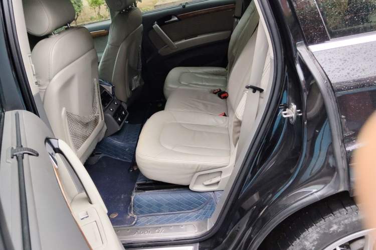 Used Audi Q7 2011 3.0 TFSI Ambition (200kW) Left Rear Seat