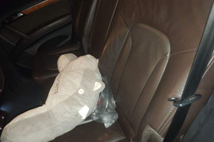Used Audi Q7 2011 3.0 TFSI Comfort Model (245kW) Left Rear Seat