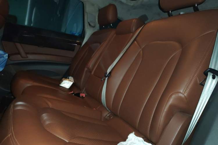 Used Audi Q7 2011 3.0 TFSI Technology (200kW) Left Rear Seat