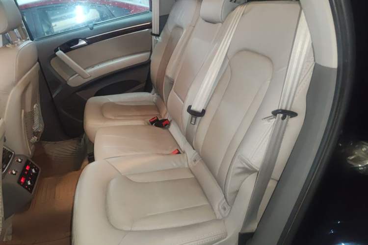 Used Audi Q7 2011 3.0 TFSI Ambition (200kW) Left Rear Seat