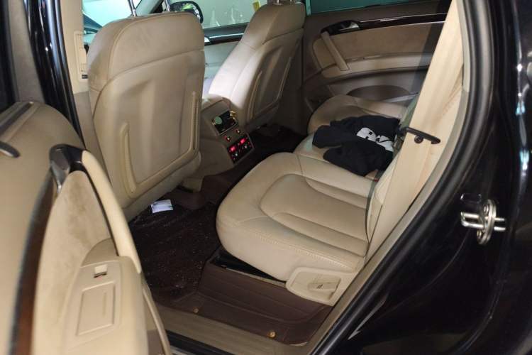 Used Audi Q7 2011 3.0 TFSI Technology (200kW) Left Rear Seat