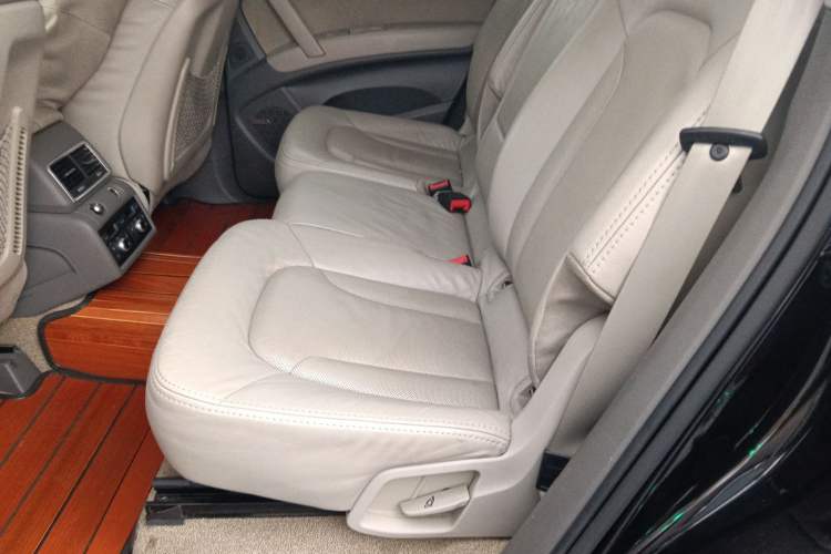 Used Audi Q7 2011 3.0 TFSI Technology (200kW) Left Rear Seat