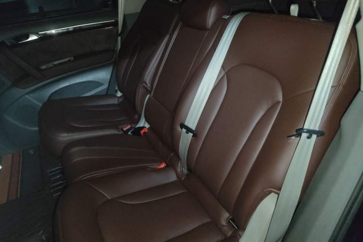 Used Audi Q7 2011 3.0 TFSI Ambition (200kW) Left Rear Seat