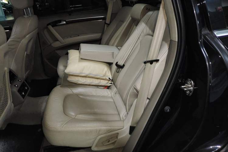 Used Audi Q7 2011 3.0 TFSI Technology (200kW) Left Rear Seat