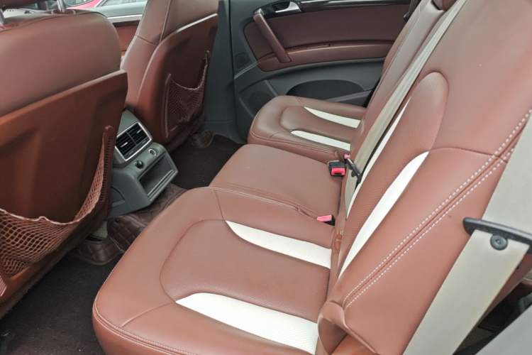 Used Audi Q7 2011 3.0 TFSI Ambition (200kW) Left Rear Seat