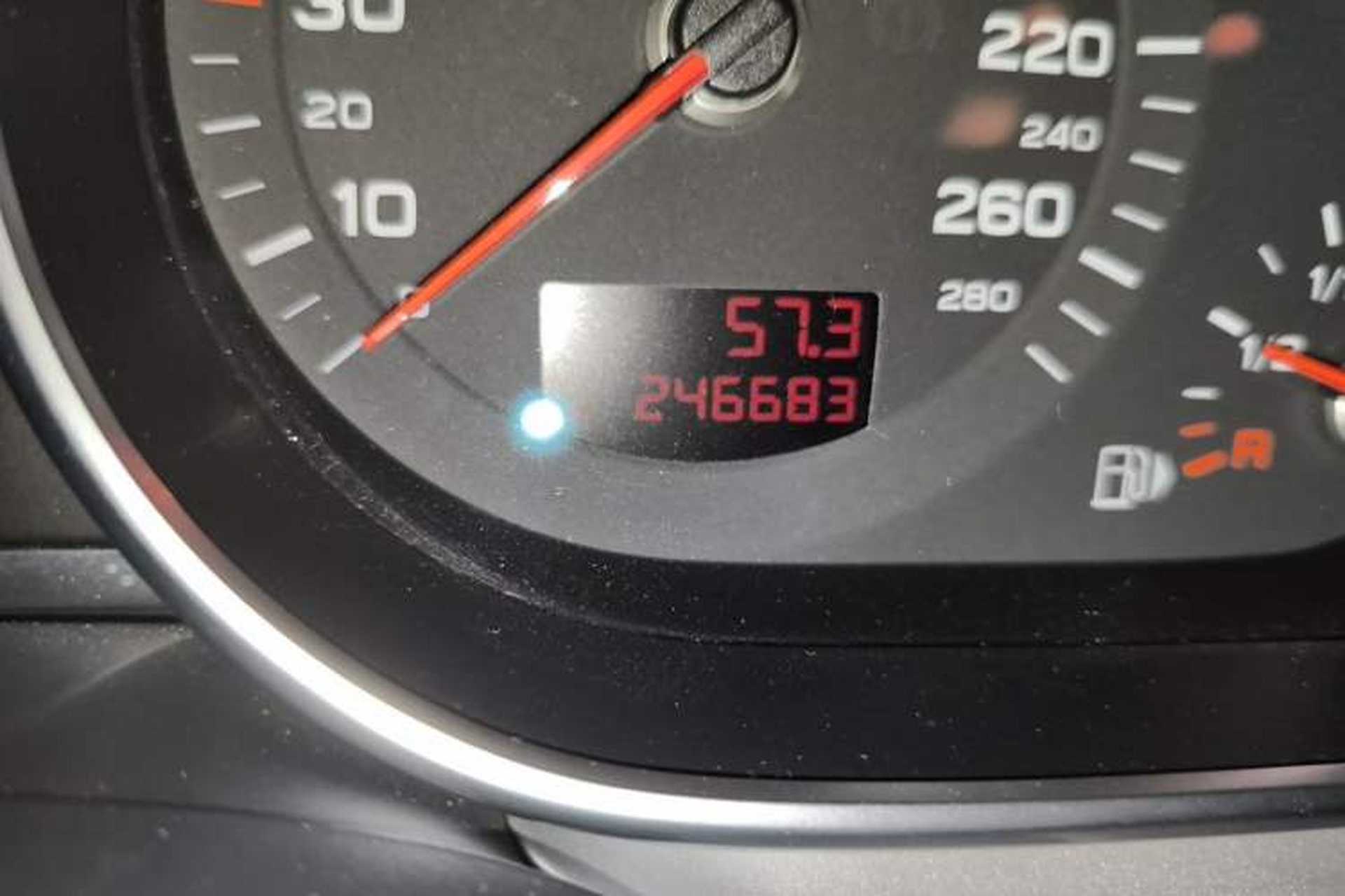 Used Audi Q7 2011 3.0 TFSI Technology (200kW) Odometer Close Up
