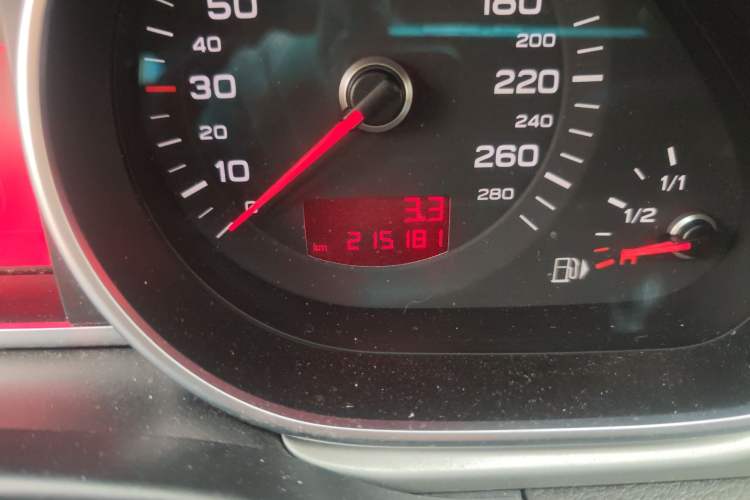 Used Audi Q7 2011 3.0 TFSI Ambition (200kW) Odometer Close Up
