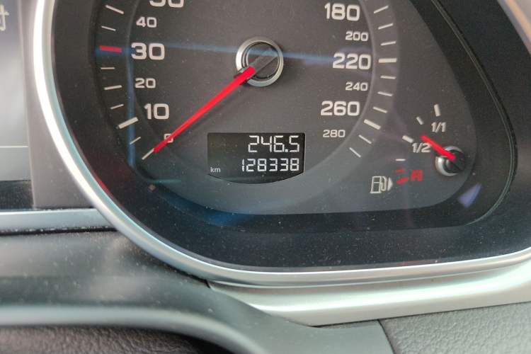 Used Audi Q7 2011 3.0 TFSI Ambition (200kW) Odometer Close Up