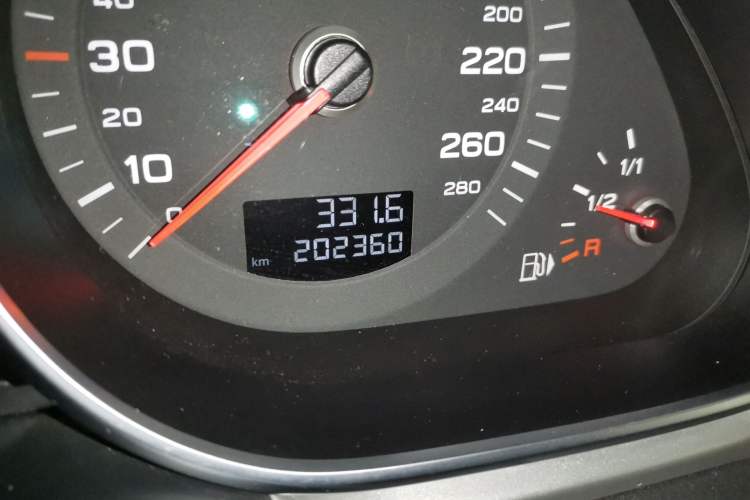 Used Audi Q7 2011 3.0 TFSI Comfort (200kW) Odometer Close Up