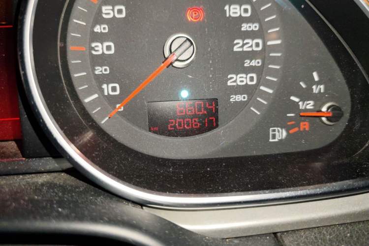 Used Audi Q7 2011 3.0 TFSI Technology (200kW) Odometer Close Up