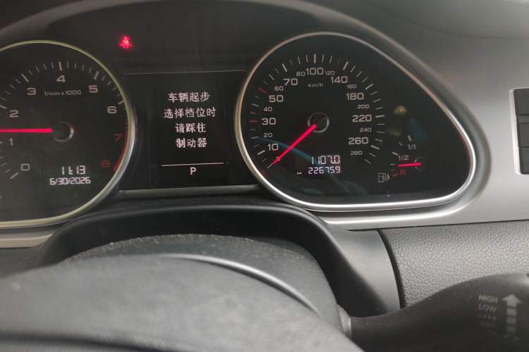 Used Audi Q7 2011 3.0 TFSI Comfort (200kW) Odometer Close Up