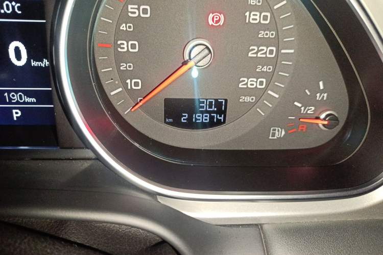 Used Audi Q7 2011 3.0 TFSI Exclusive (245kW) Odometer Close Up
