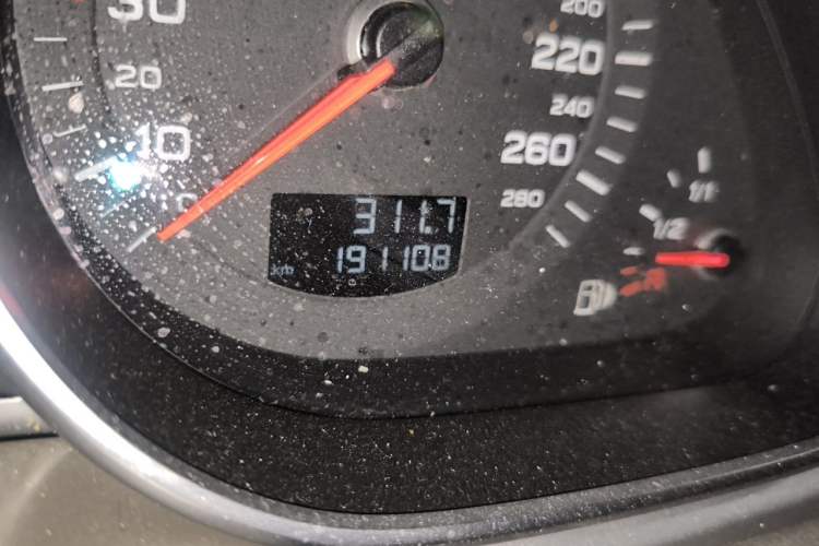 Used Audi Q7 2011 3.0 TFSI Technology (200kW) Odometer Close Up