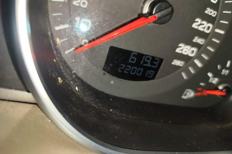 Used Audi Q7 2011 3.0 TFSI Technology (200kW) Odometer Close Up