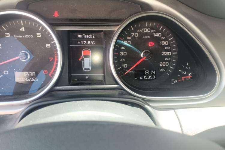 Used Audi Q7 2011 3.0 TFSI Ambition (200kW) Odometer Close Up