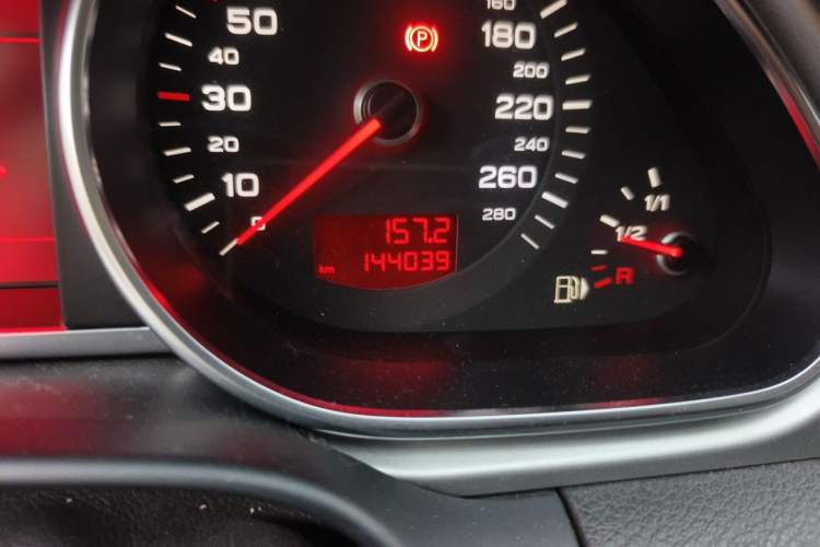 Used Audi Q7 2011 3.0 TFSI Comfort (200kW) Odometer Close Up