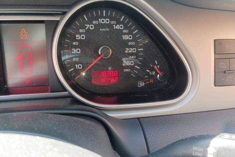Used Audi Q7 2011 3.0 TFSI Ambition (200kW) Odometer Close Up