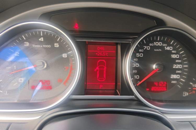 Used Audi Q7 2011 3.0 TFSI Technology (200kW) Odometer Close Up