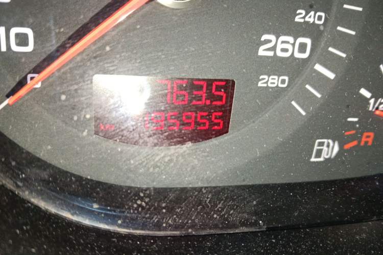 Used Audi Q7 2011 3.0 TFSI Technology (200kW) Odometer Close Up