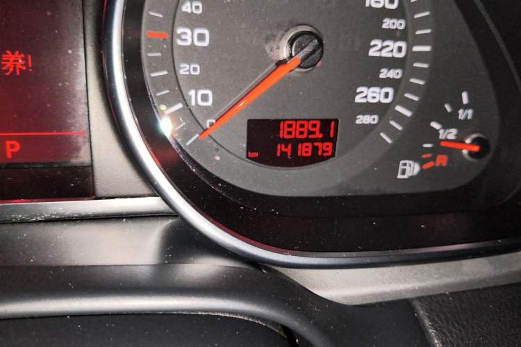 Used Audi Q7 2011 3.0 TFSI Technology Model (245kW) Odometer Close Up
