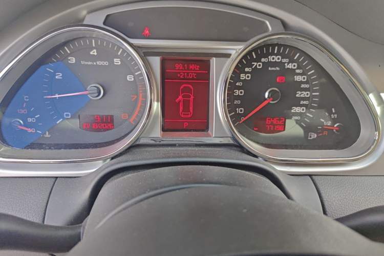 Used Audi Q7 2011 3.0 TFSI Ambition (200kW) Odometer Close Up