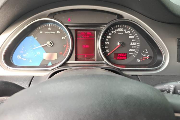 Used Audi Q7 2011 3.0 TFSI Ambition (200kW) Odometer Close Up