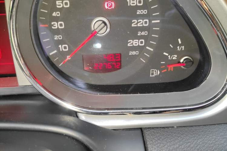 Used Audi Q7 2011 3.0 TFSI Technology Model (245kW) Odometer Close Up