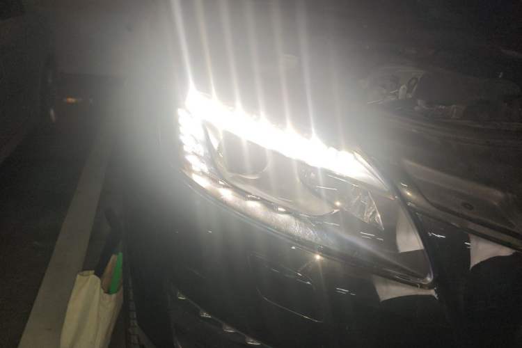 Used Audi Q7 2011 3.0 TFSI Comfort Model (245kW) Right Front Headlight