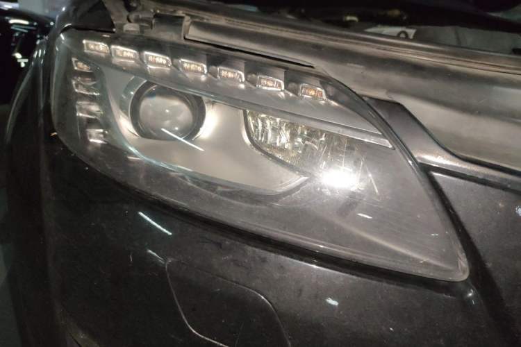 Used Audi Q7 2011 3.0 TFSI Technology (200kW) Right Front Headlight
