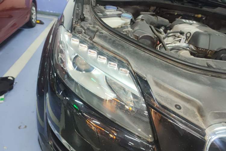 Used Audi Q7 2011 3.0 TFSI Ambition (200kW) Right Front Headlight