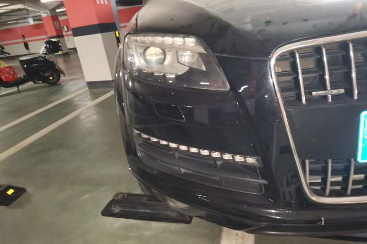 Used Audi Q7 2011 3.0 TFSI Technology (200kW) Right Front Headlight