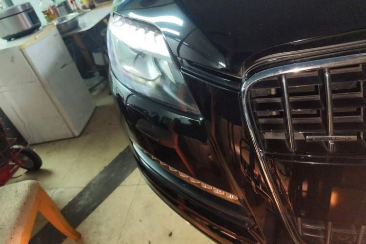 Used Audi Q7 2011 3.0 TFSI Technology (200kW) Right Front Headlight