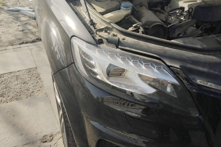 Used Audi Q7 2011 3.0 TFSI Technology Model (245kW) Right Front Headlight