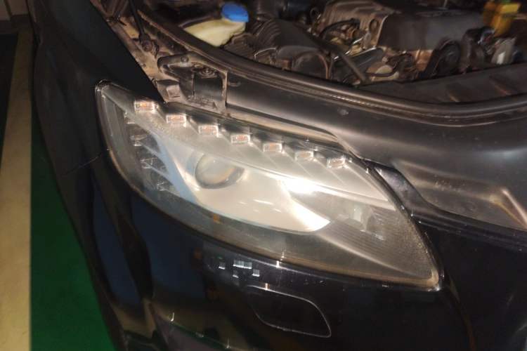 Used Audi Q7  Right Front Headlight