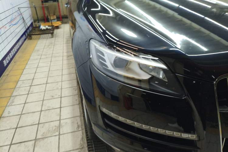 Used Audi Q7  Right Front Headlight