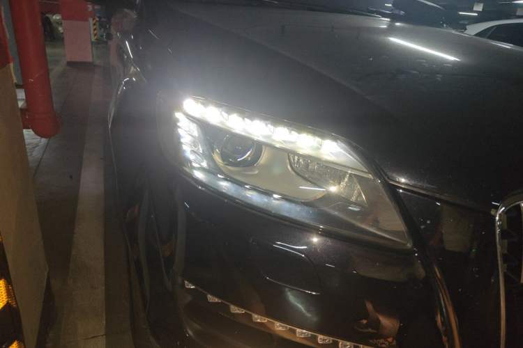 Used Audi Q7 2011 3.0 TFSI Ambition (200kW) Right Front Headlight