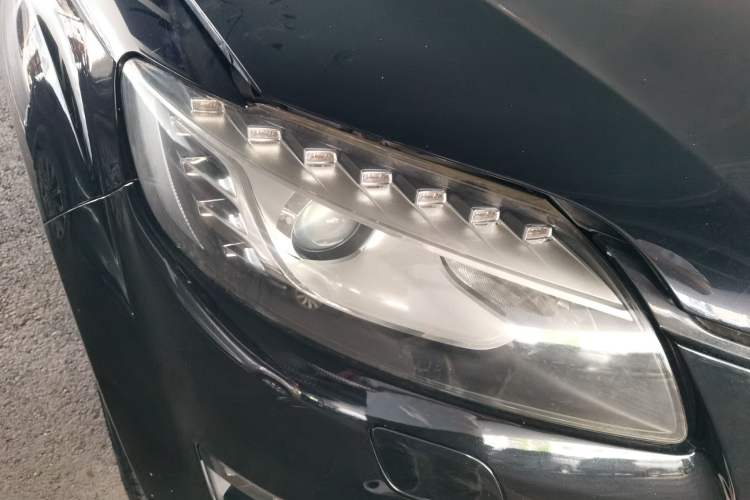 Used Audi Q7 2011 3.0 TFSI Comfort Model (245kW) Right Front Headlight