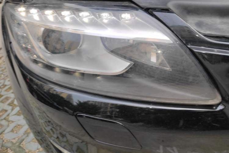 Used Audi Q7 2011 3.0 TFSI Technology Model (245kW) Right Front Headlight