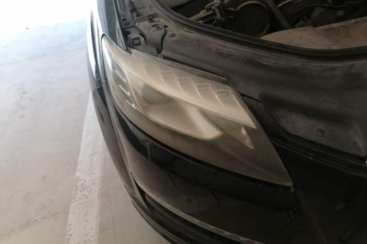 Used Audi Q7  Right Front Headlight