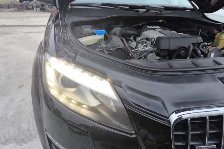 Used Audi Q7 2011 3.0 TFSI Ambition (200kW) Right Front Headlight
