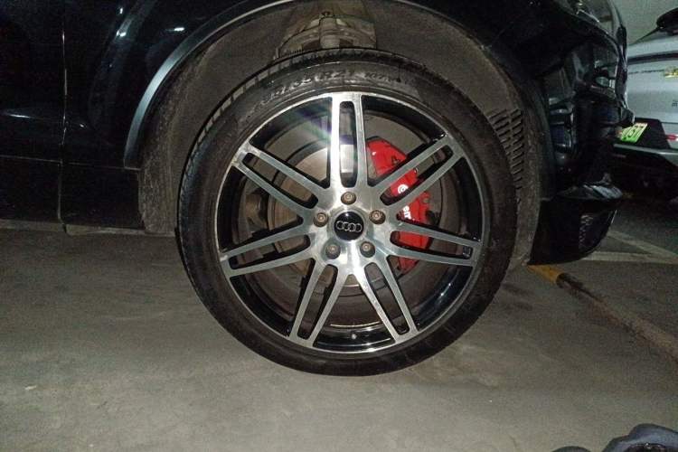 Used Audi Q7 2011 3.0 TFSI Exclusive (245kW) Right Front Wheel Hub