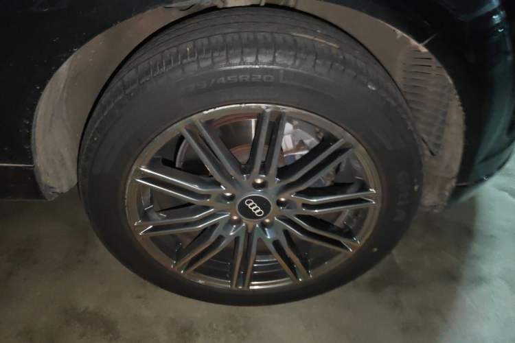 Used Audi Q7 2011 3.0 TFSI Ambition (200kW) Right Front Wheel Hub