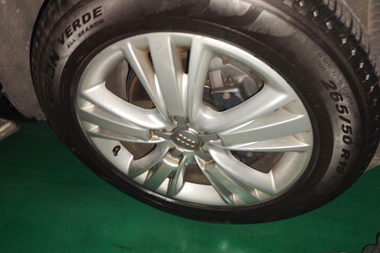 Used Audi Q7  Right Front Wheel Hub