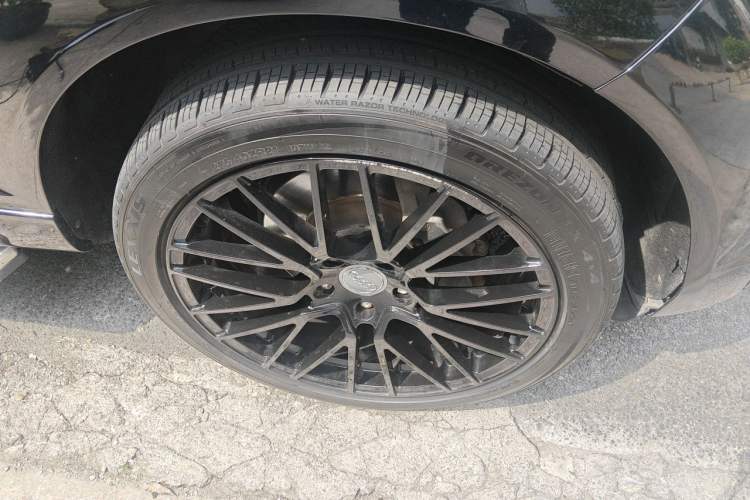 Used Audi Q7 2011 3.0 TFSI Technology (200kW) Right Front Wheel Hub