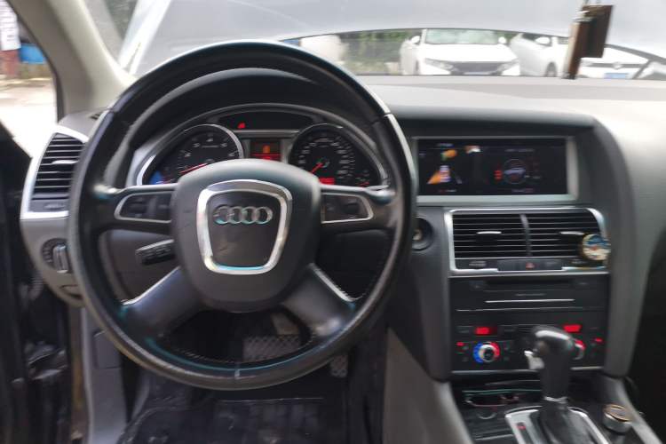 Used Audi Q7 2011 3.0 TFSI Comfort Model (245kW) Steering Wheel