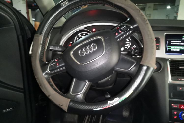Used Audi Q7 2011 3.0 TFSI Comfort (200kW) Steering Wheel
