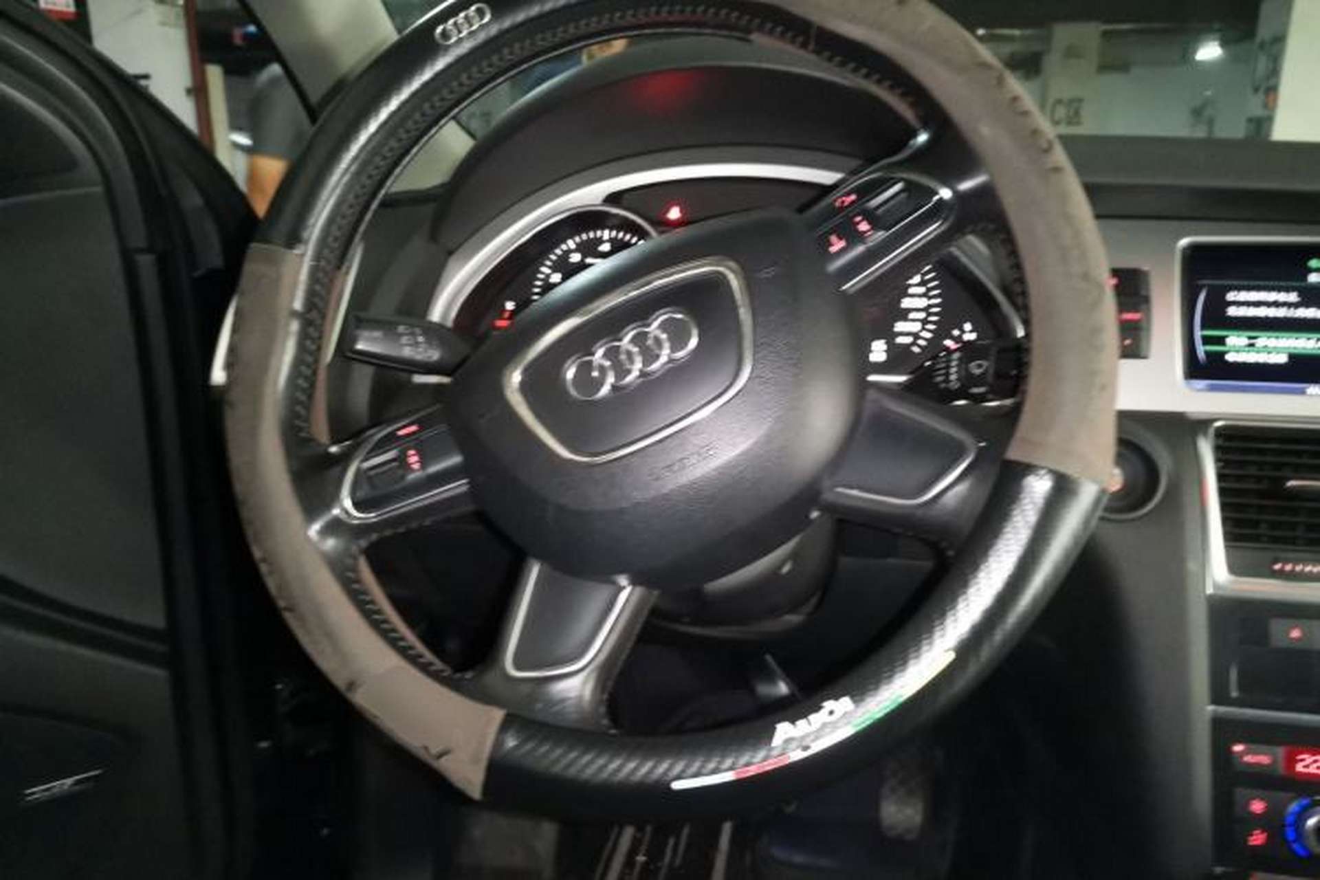 Used Audi Q7 2011 3.0 TFSI Comfort (200kW) Steering Wheel