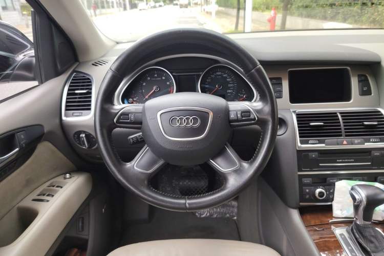 Used Audi Q7 2011 3.0 TFSI Technology Model (245kW) Steering Wheel