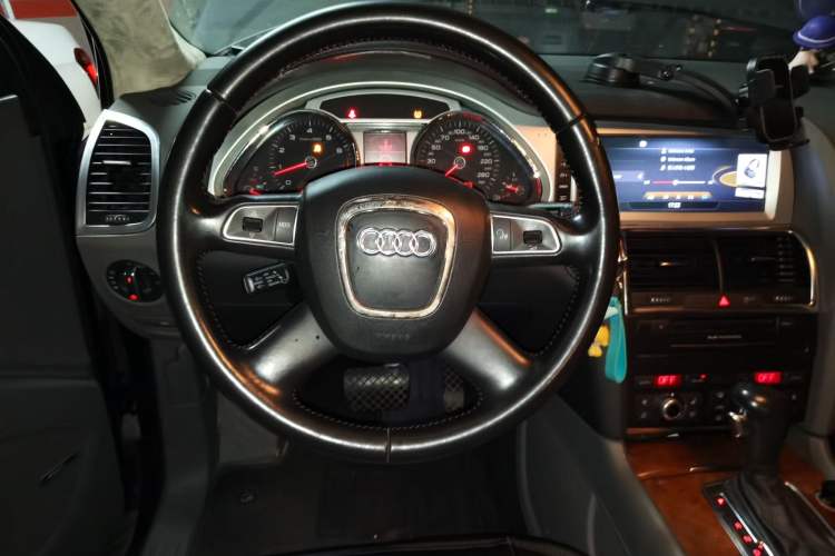 Used Audi Q7 2011 3.0 TFSI Technology (200kW) Steering Wheel